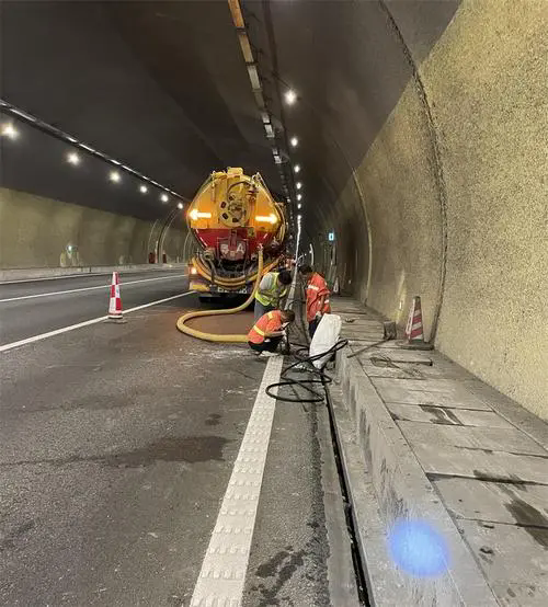 商城隧道排水渠清淤